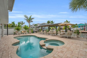 Beach House: Pool, Spa, Boat Dock & Beach